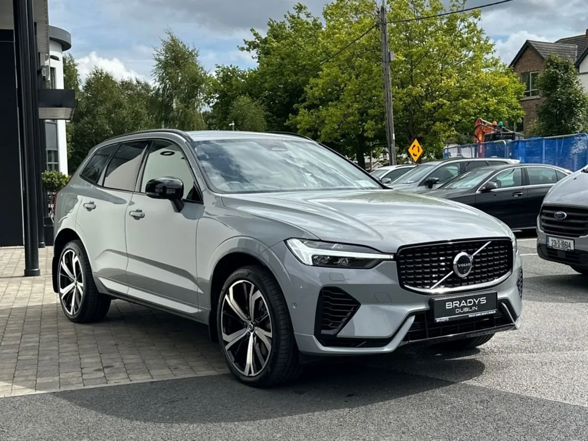 Volvo XC60 T6 Ultra Dark AWD PHEV--Ventilated Napp - Image 3
