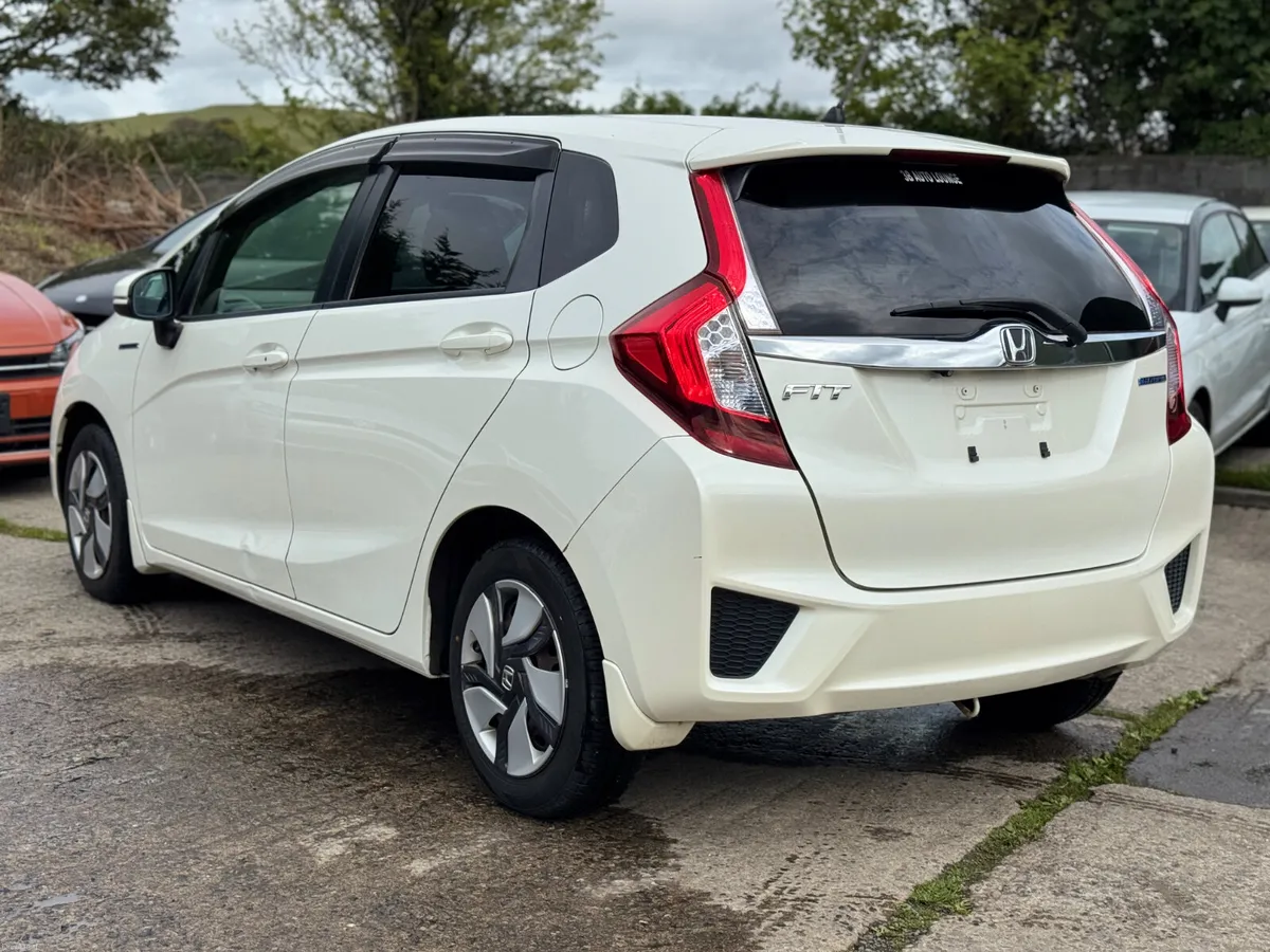 HONDA FIT 1.5L Hybrid Automatic 76000KM ONLY - Image 6