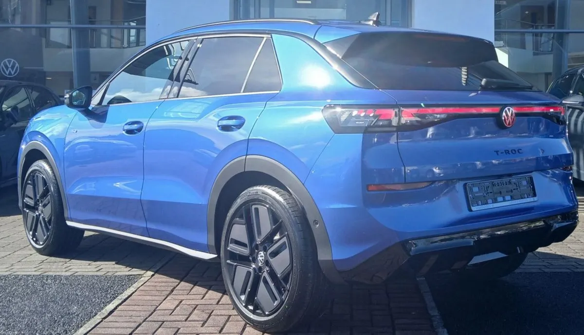 Volkswagen T-Roc R-LINE 1.5TSI 150HP MHEV **NEW T- - Image 4