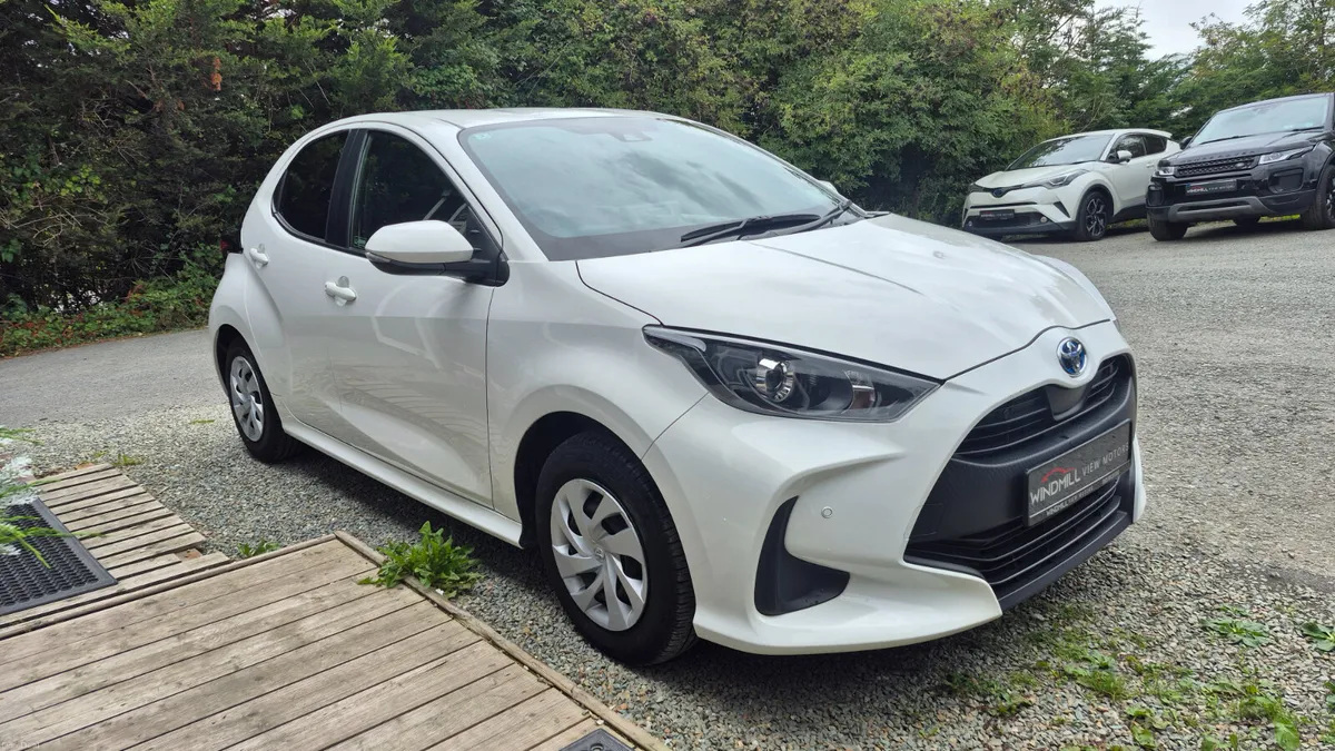 Toyota Yaris 1.5 Hybrid Automatic 2022 - Image 2