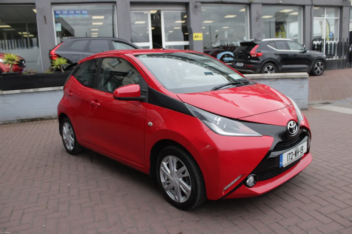 1.0 X-PLAY 5DR HATCHBACK // HUGE SPEC // 105,000KM - Image 1
