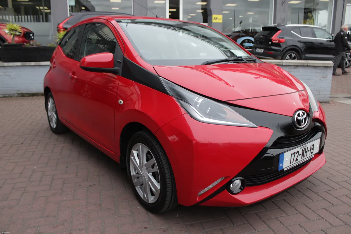 1.0 X-PLAY 5DR HATCHBACK // HUGE SPEC // 105,000KM - Image 2