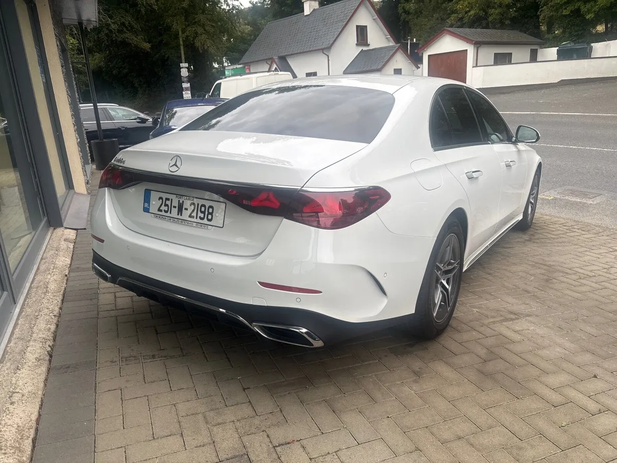 Mercedes-Benz E-Class 2025 - Image 3