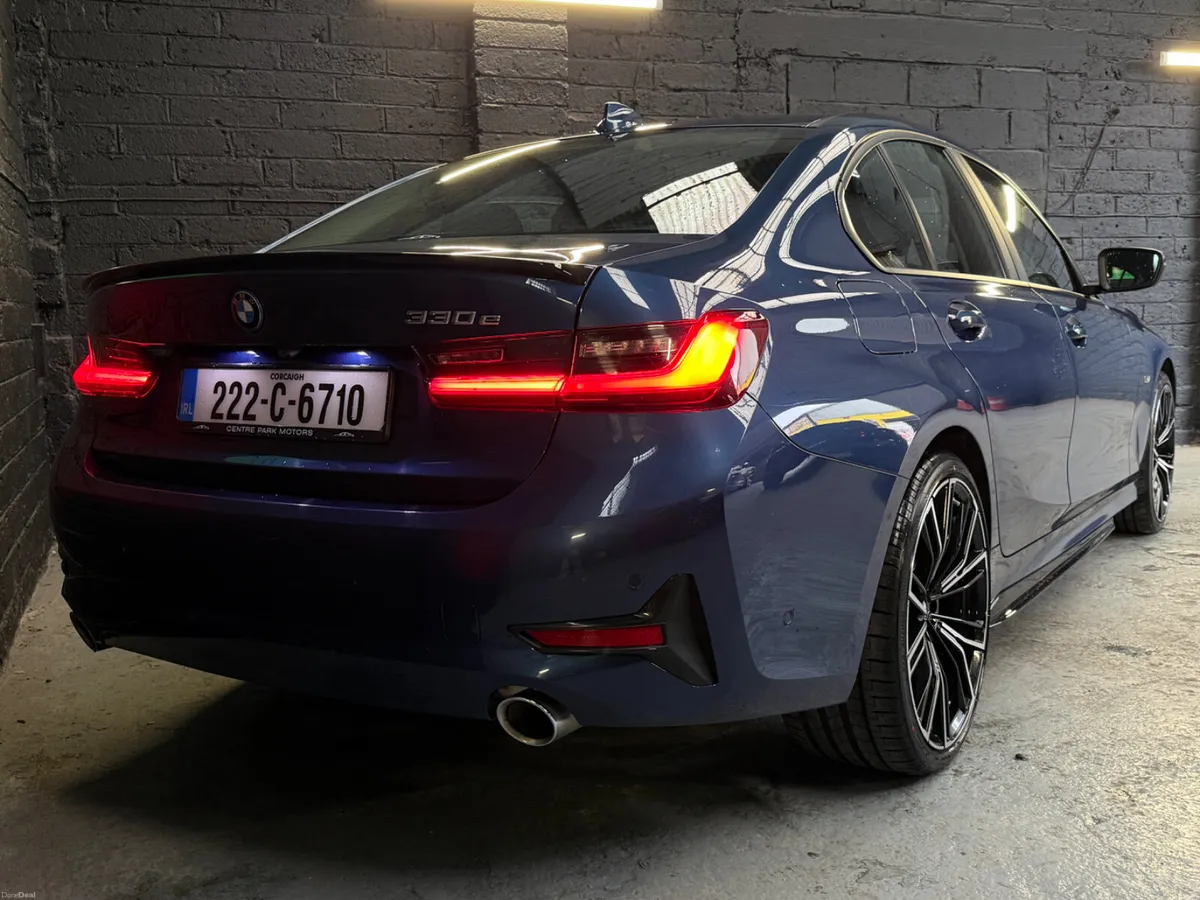 2022 BMW 330e SE Pro - Image 5