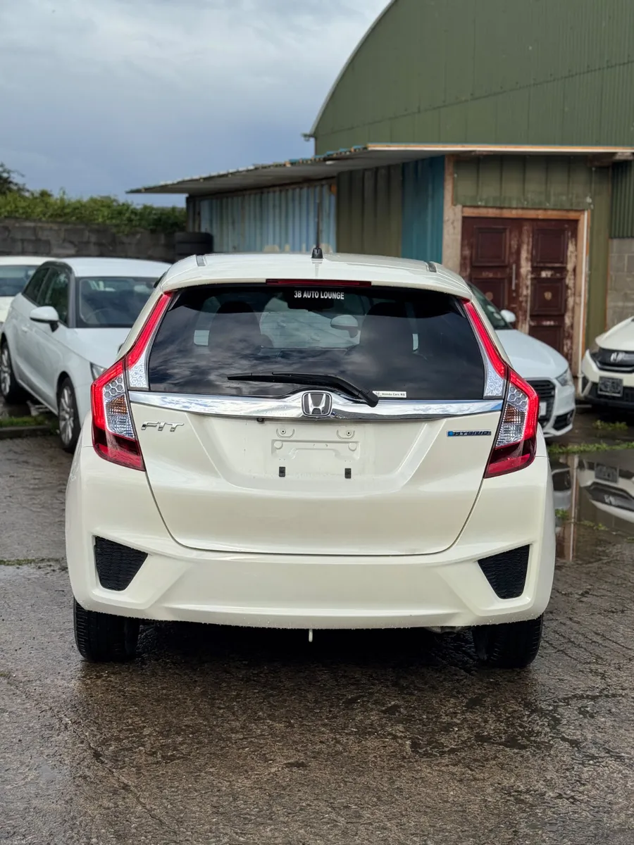 HONDA FIT 1.5L HYBRID AUTOMATIC 2015 69000KM ONLY - Image 5