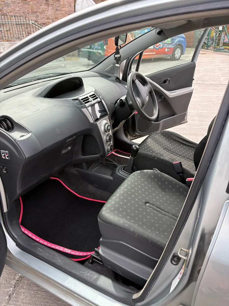 2008 Toyota Yaris - Image 2