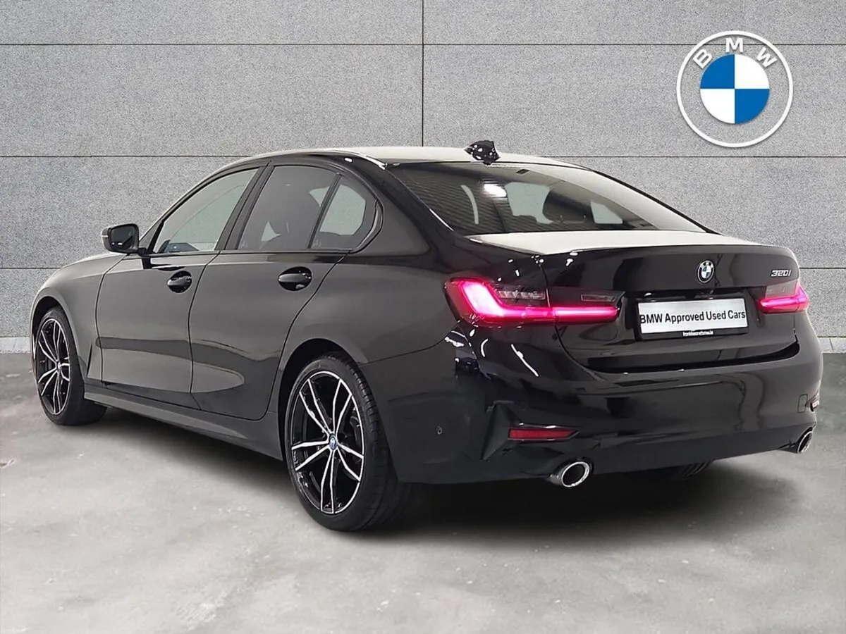 BMW 3-Series 320i SE Saloon - Image 2
