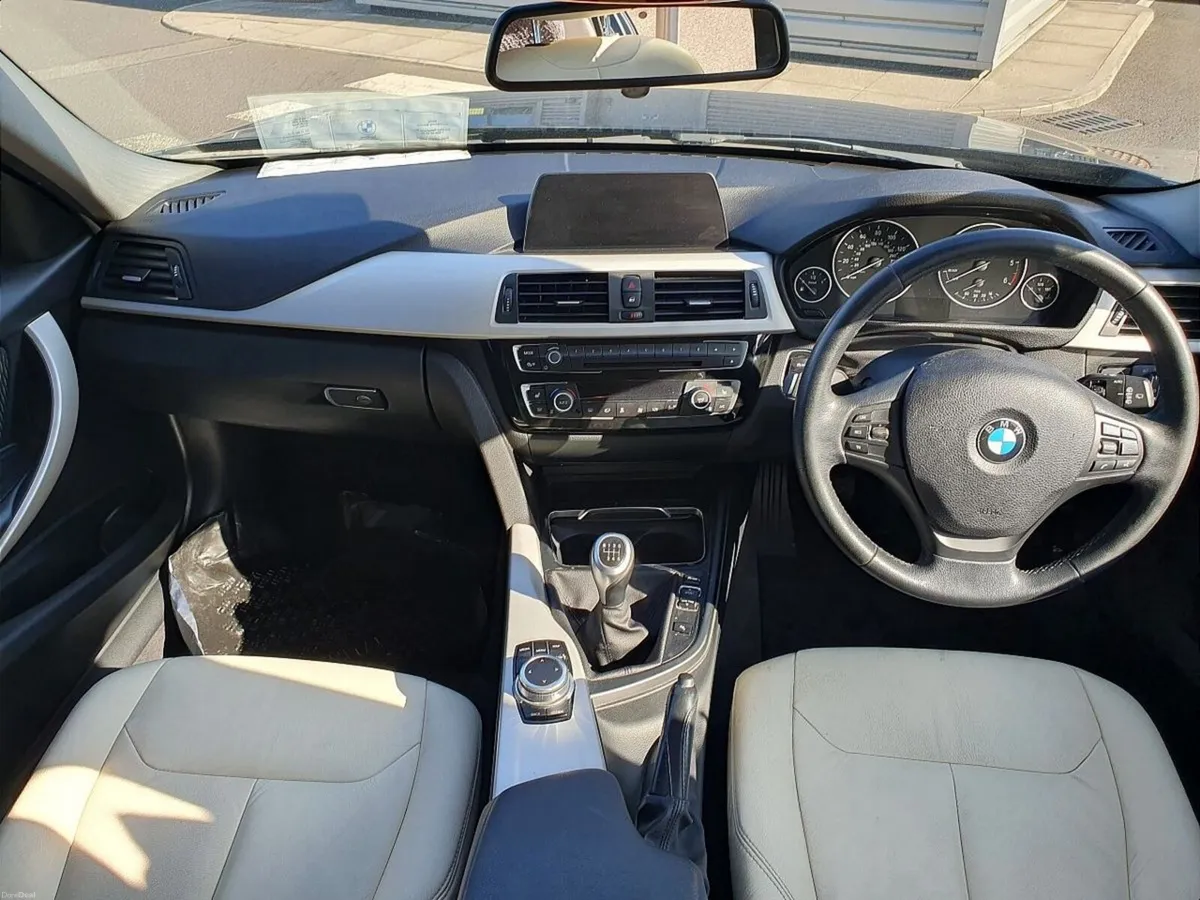 BMW 3-Series 318d SE Touring - Image 4