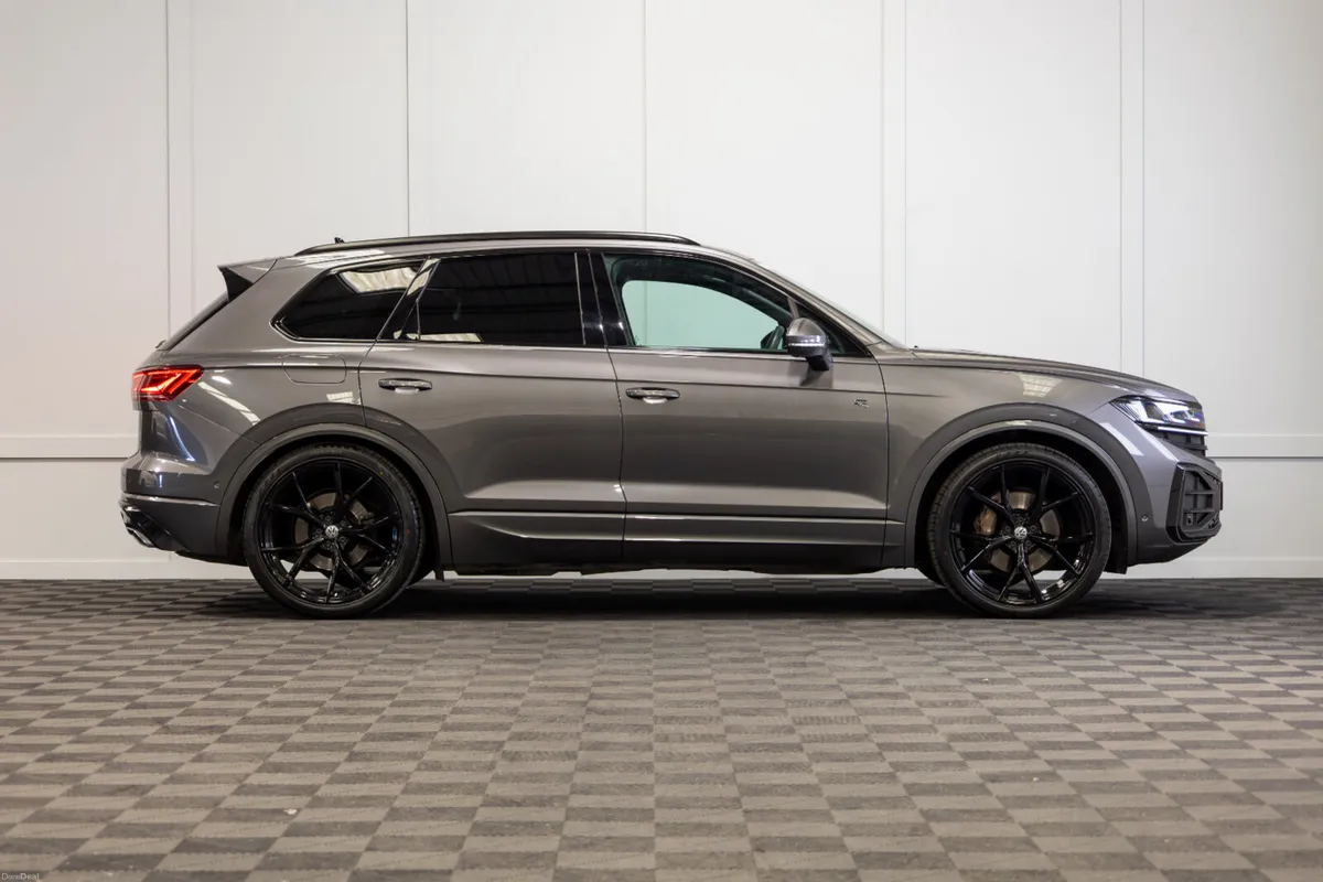2025 Volkswagen Touareg R-Line 2 Seat Commercial - Image 6