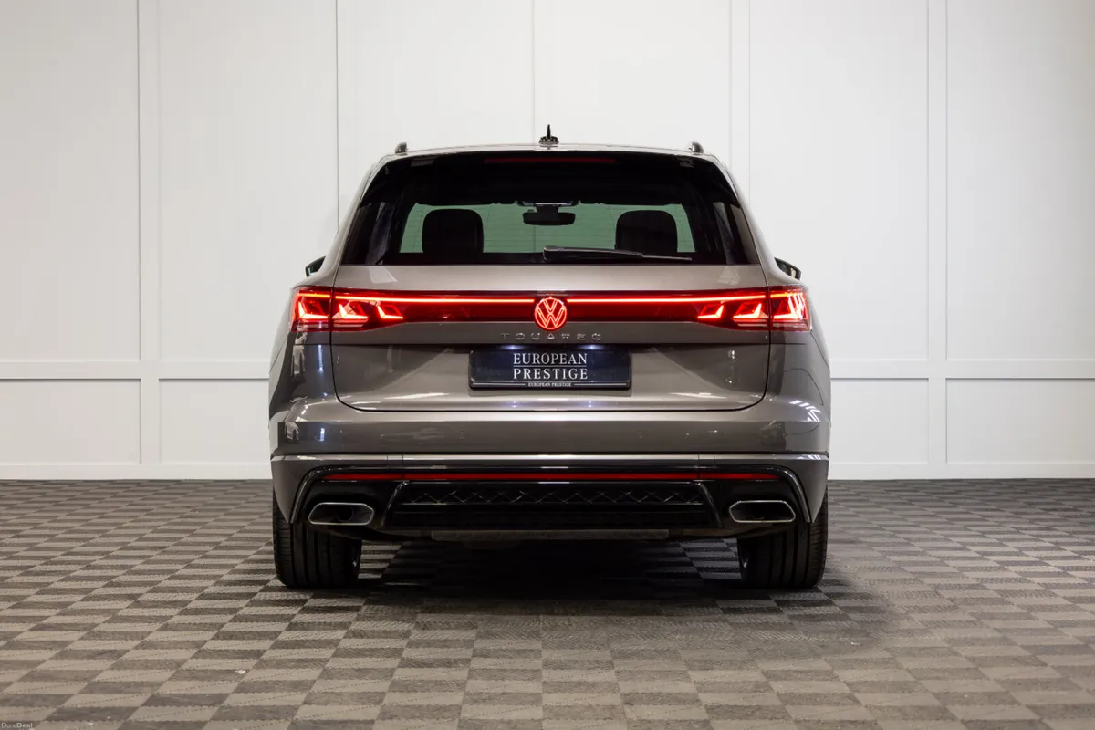 2025 Volkswagen Touareg R-Line 2 Seat Commercial - Image 5