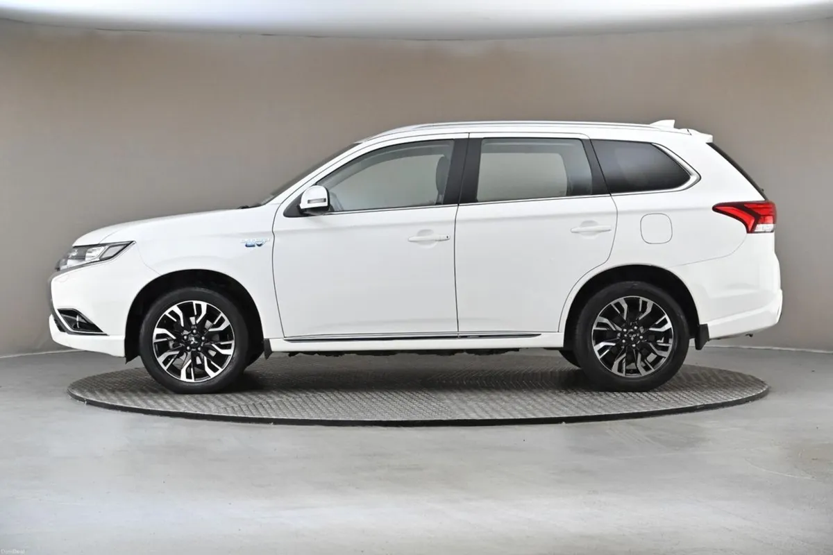 Mitsubishi Outlander 2.0 GX3H+ PHEV **LEATHER**5SE - Image 5