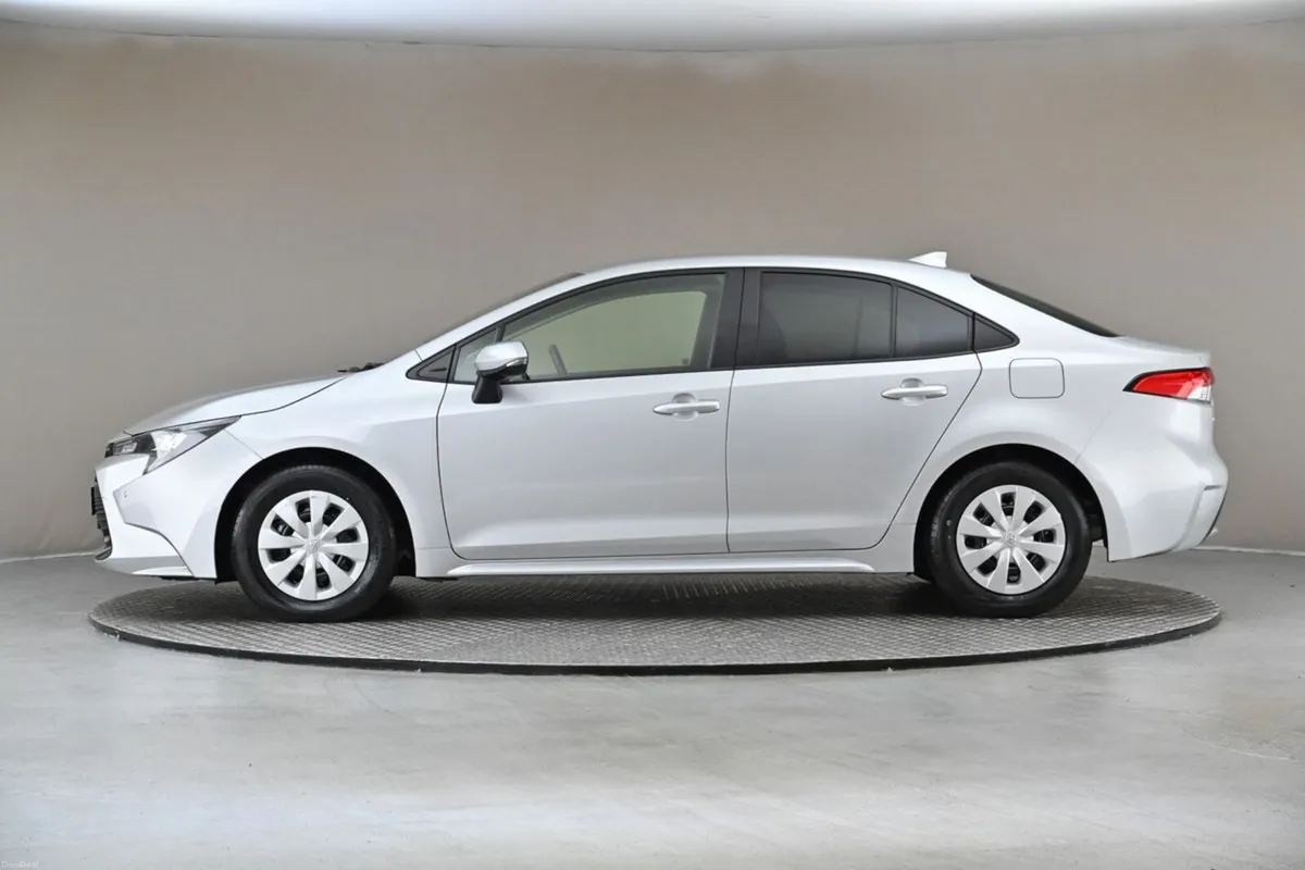 Toyota Corolla 1.8 HYBRID SALOON **REVERSE CAM**RE - Image 5