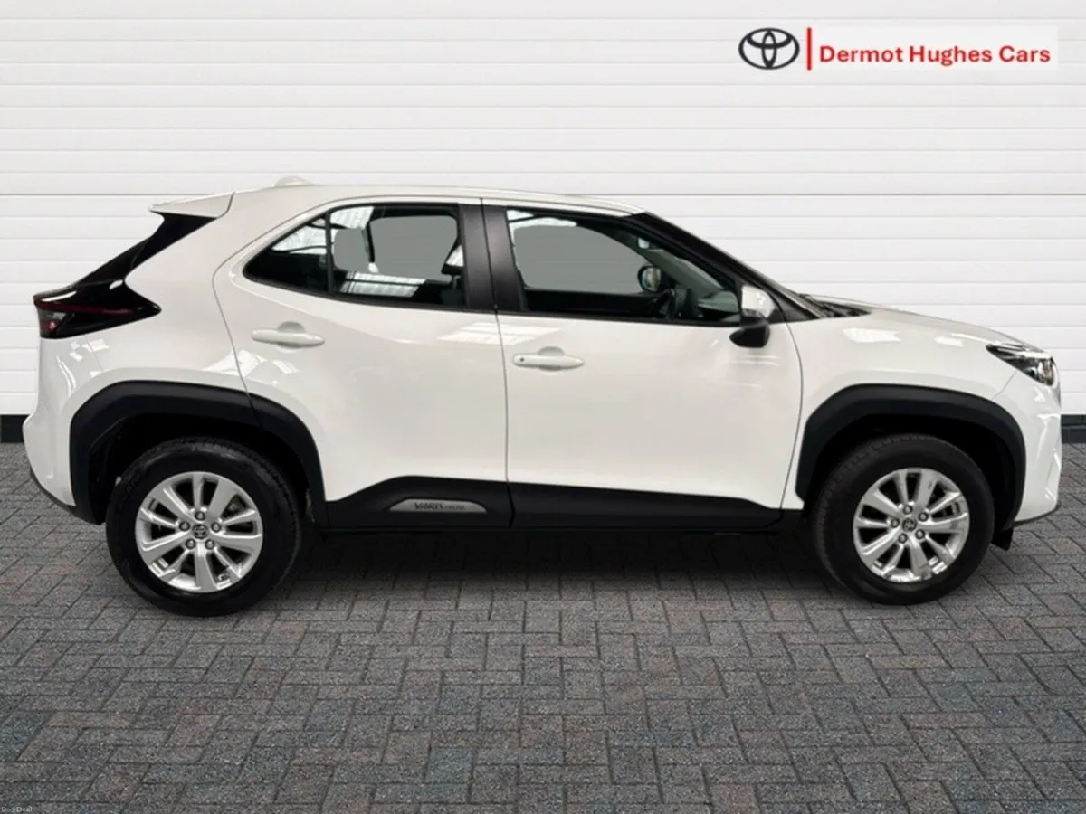 Toyota Yaris Cross CR LUNA 4DR AUTO - Image 3