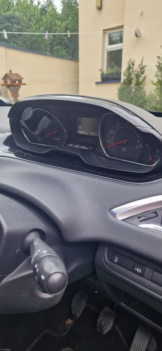 Peugeot 208 2015 - Image 4