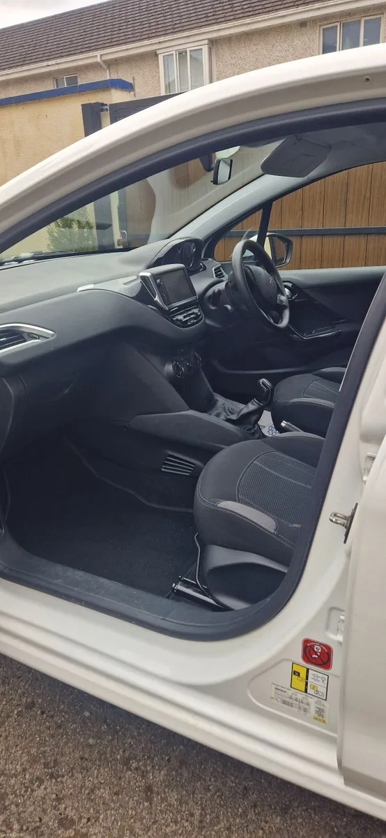 Peugeot 208 2015 - Image 6