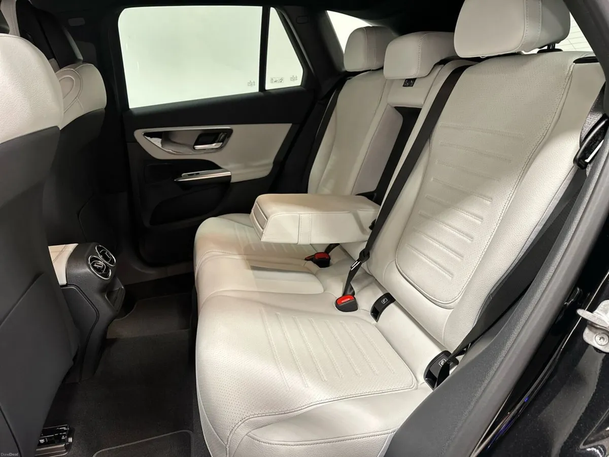 Mercedes-Benz GLC GLC300 DE 4Matic Premium AMG Lin - Image 4