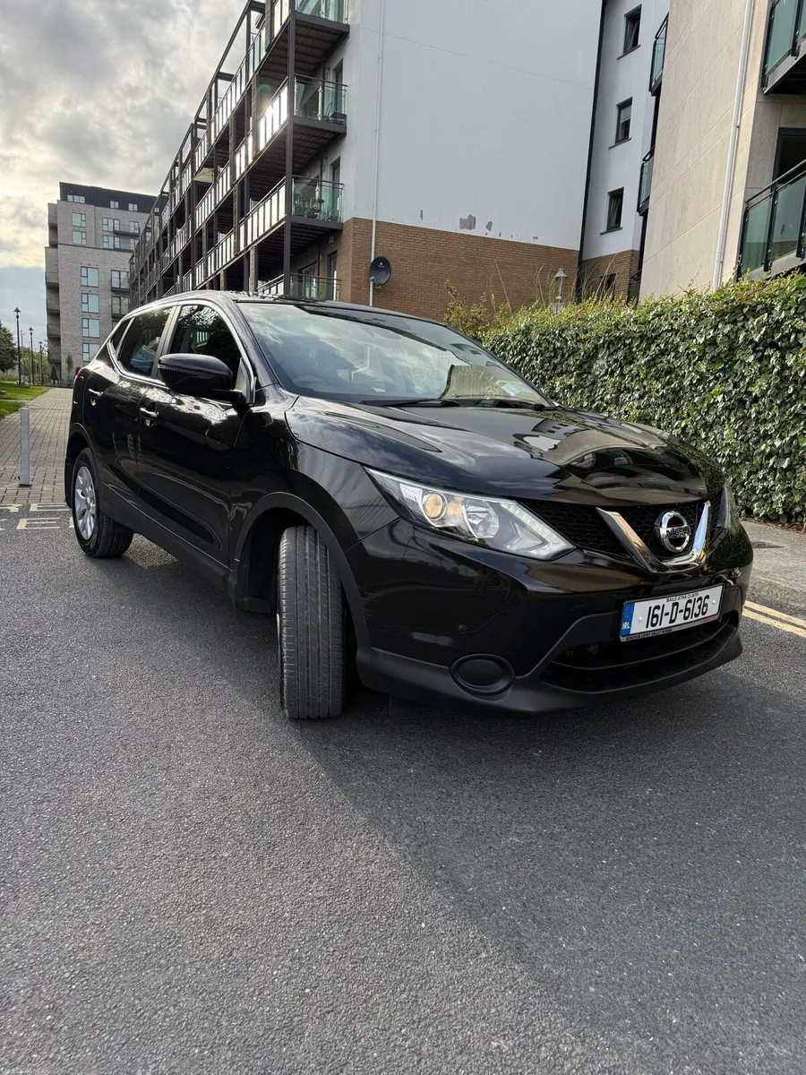 Nissan Qashqai *LOW MILEAGE* - Image 4