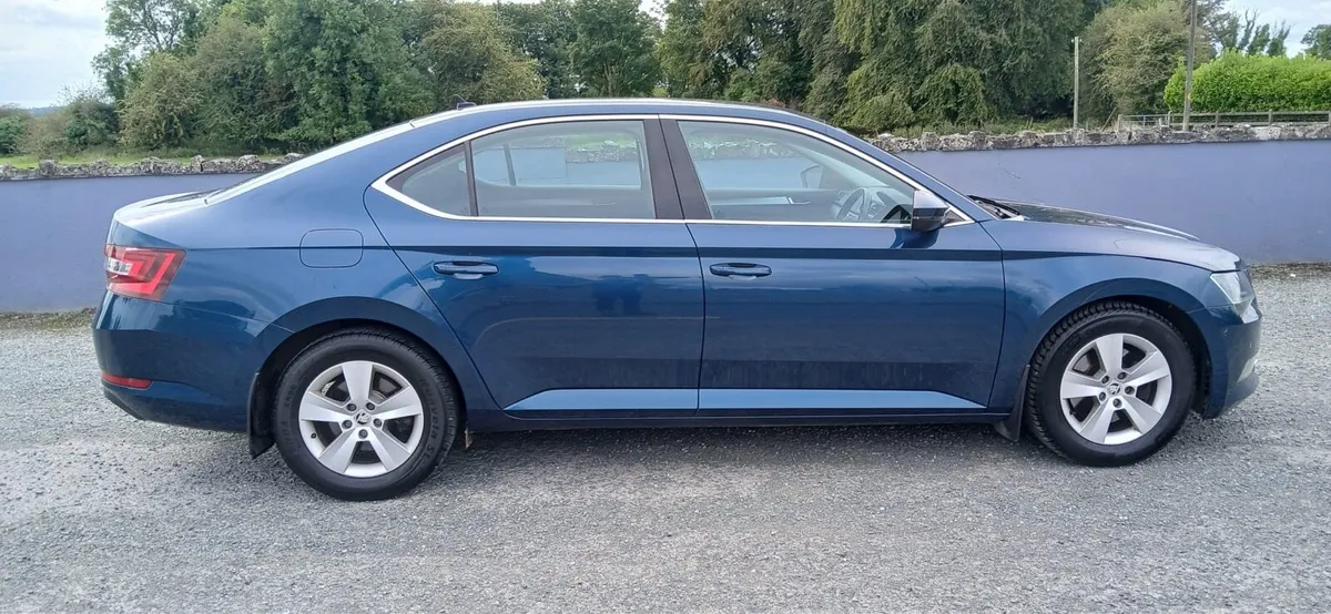 Car - Image 4