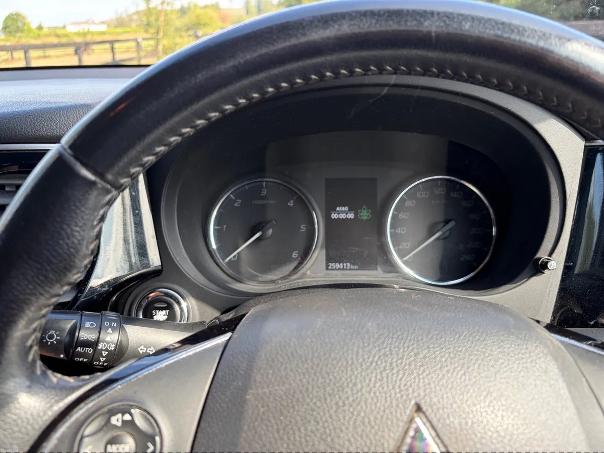 Mitsubishi Outlander 2018 - Image 2