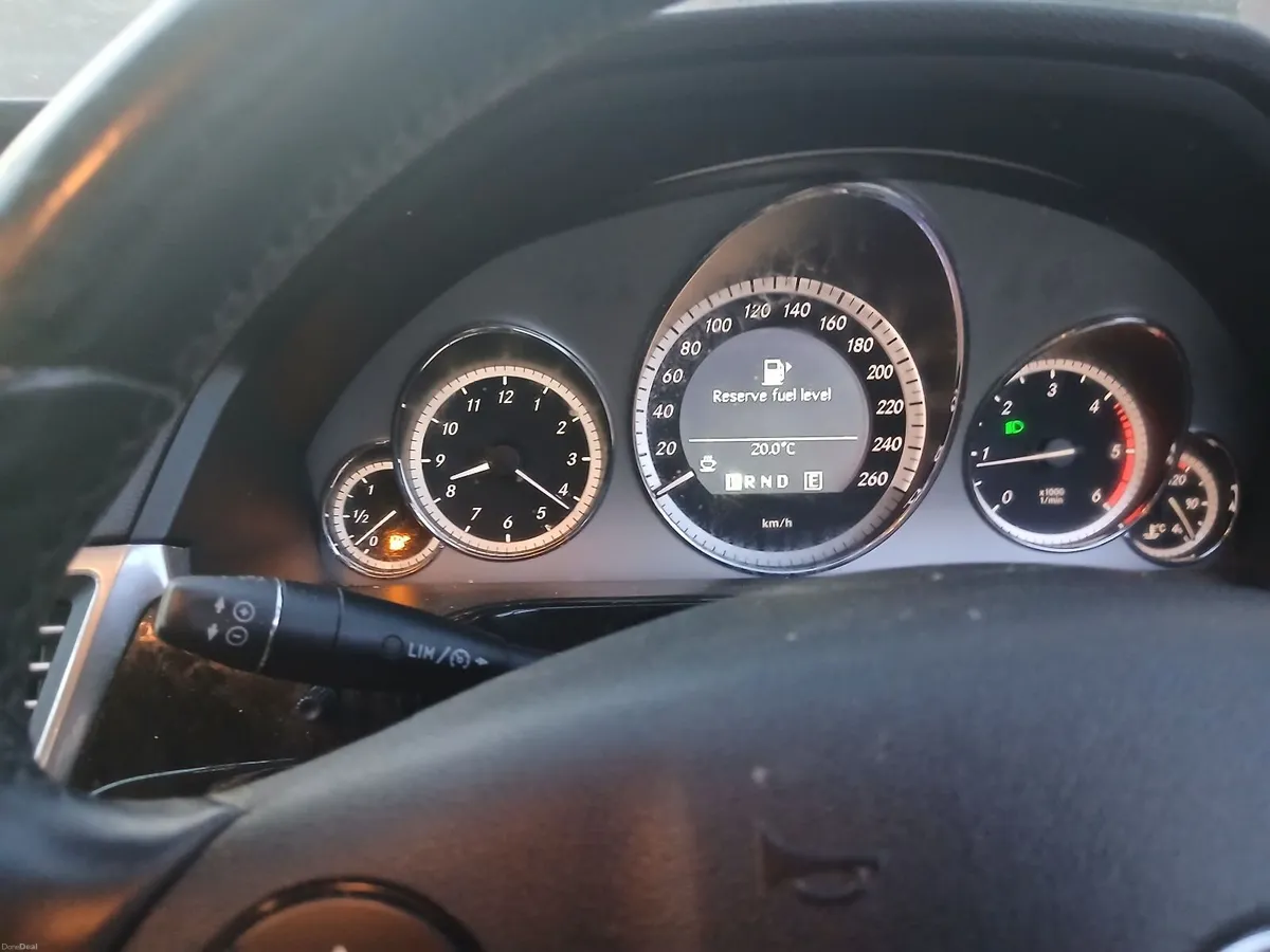 Mercedes-Benz E-Class 2011 - Image 2
