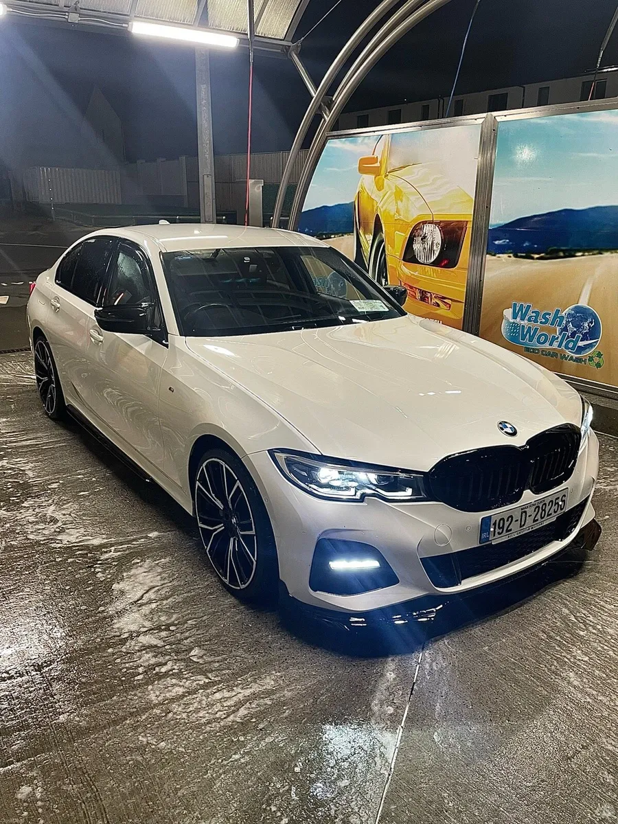 BMW 330E - Image 1