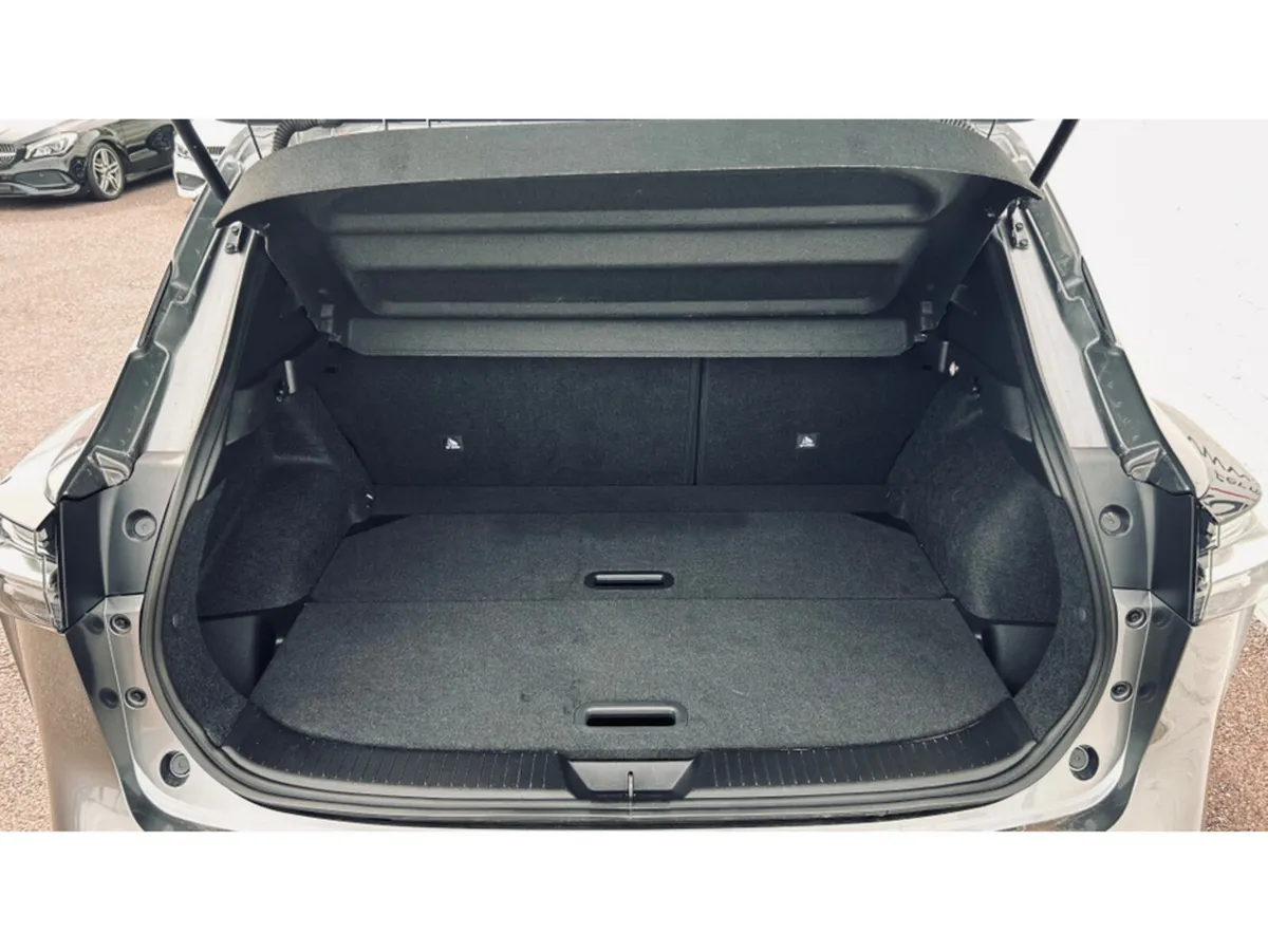Nissan Qashqai HIGH SPEC MANUAL 1.3 HYB SV PREMIUM - Image 6