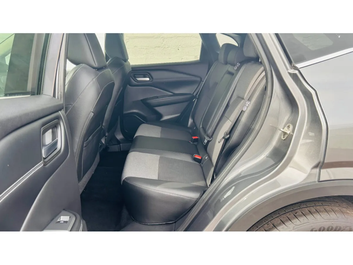 Nissan Qashqai HIGH SPEC MANUAL 1.3 HYB SV PREMIUM - Image 4
