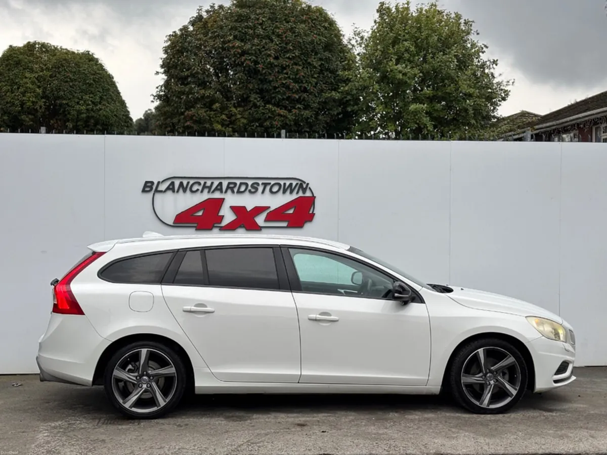 Volvo V60 R-DESIGN 5DR AUTO - Image 3
