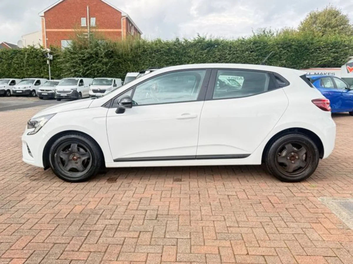 Renault Clio Equilibre TCE 90 MY22.5 5DR - Image 4