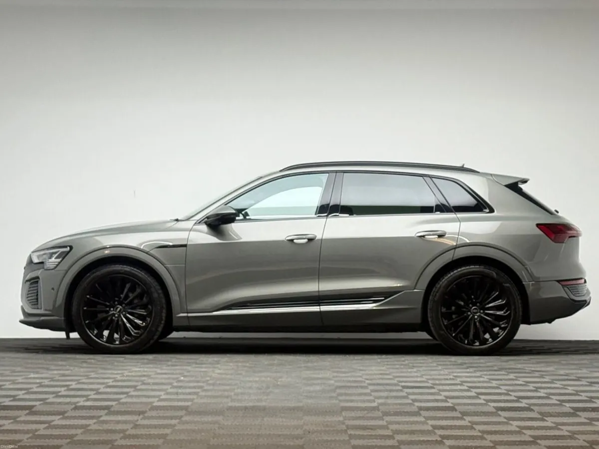 Audi Q8 e-tron 55 S LINE QUATTRO - Image 4