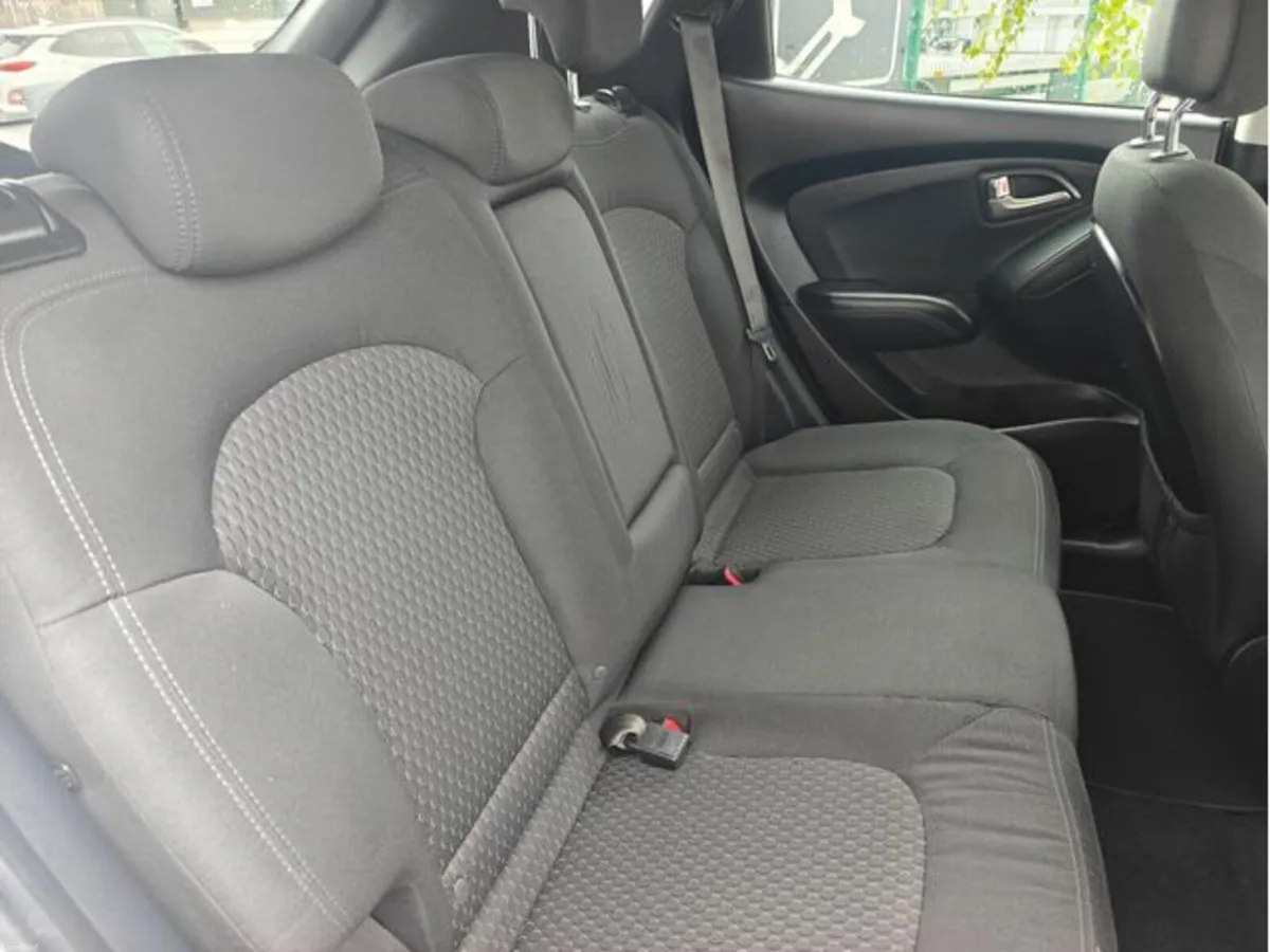 Hyundai ix35 LOW KMS, DIESEL - Image 4