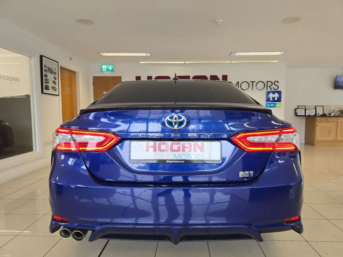Toyota Camry Hybrid World Sport Premier Edition Au - Image 5