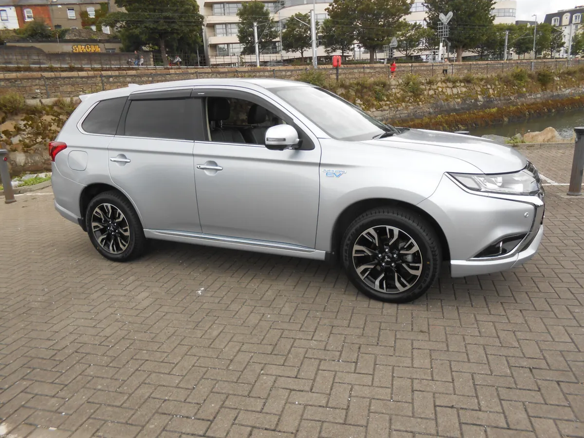 Mitsubishi Outlander Very High Spec PHEV 2017 - Image 1