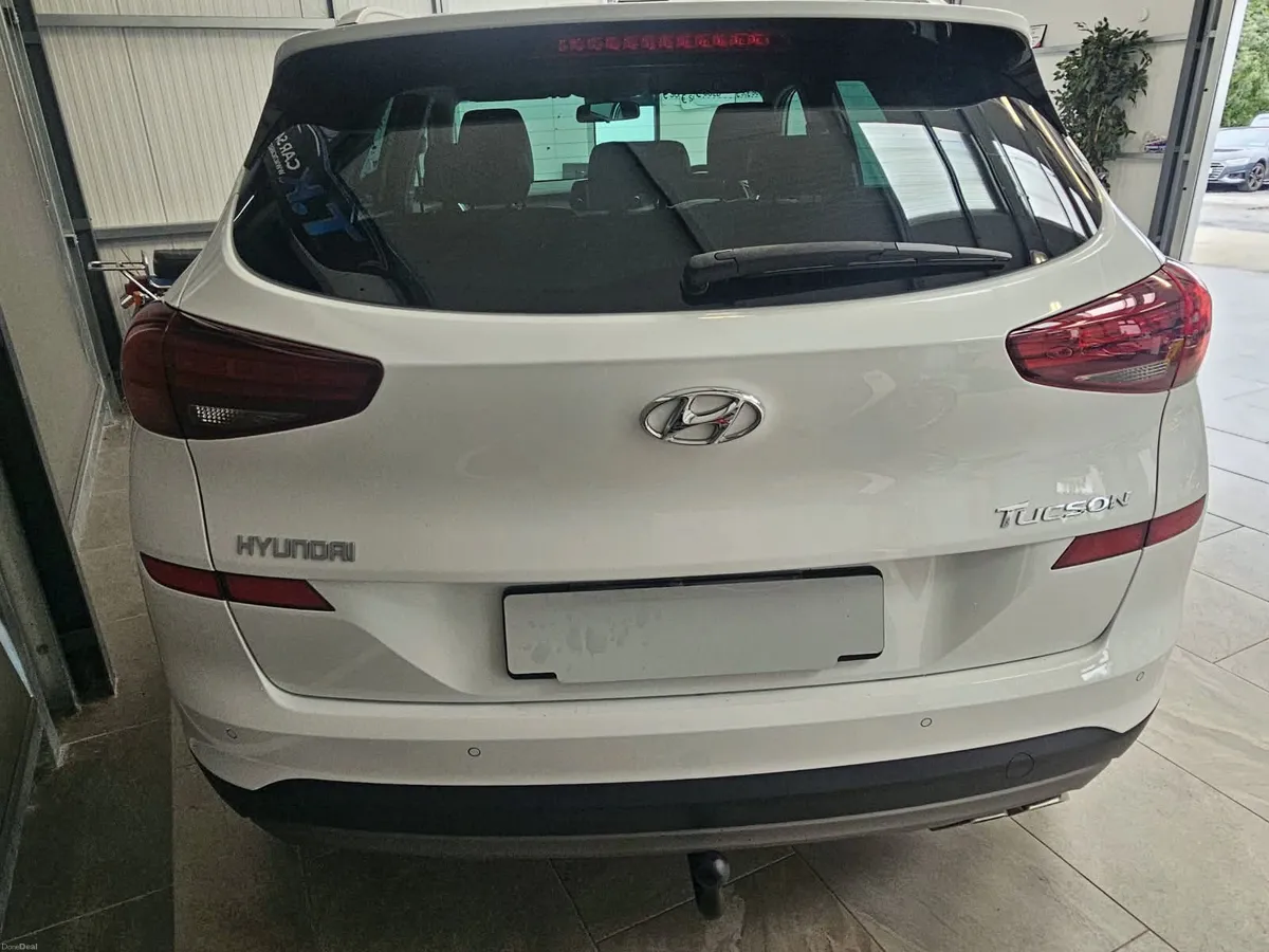 19 HYUNDAIN TUCSON EXECUTIVE 1.7 DIESEL - Image 5