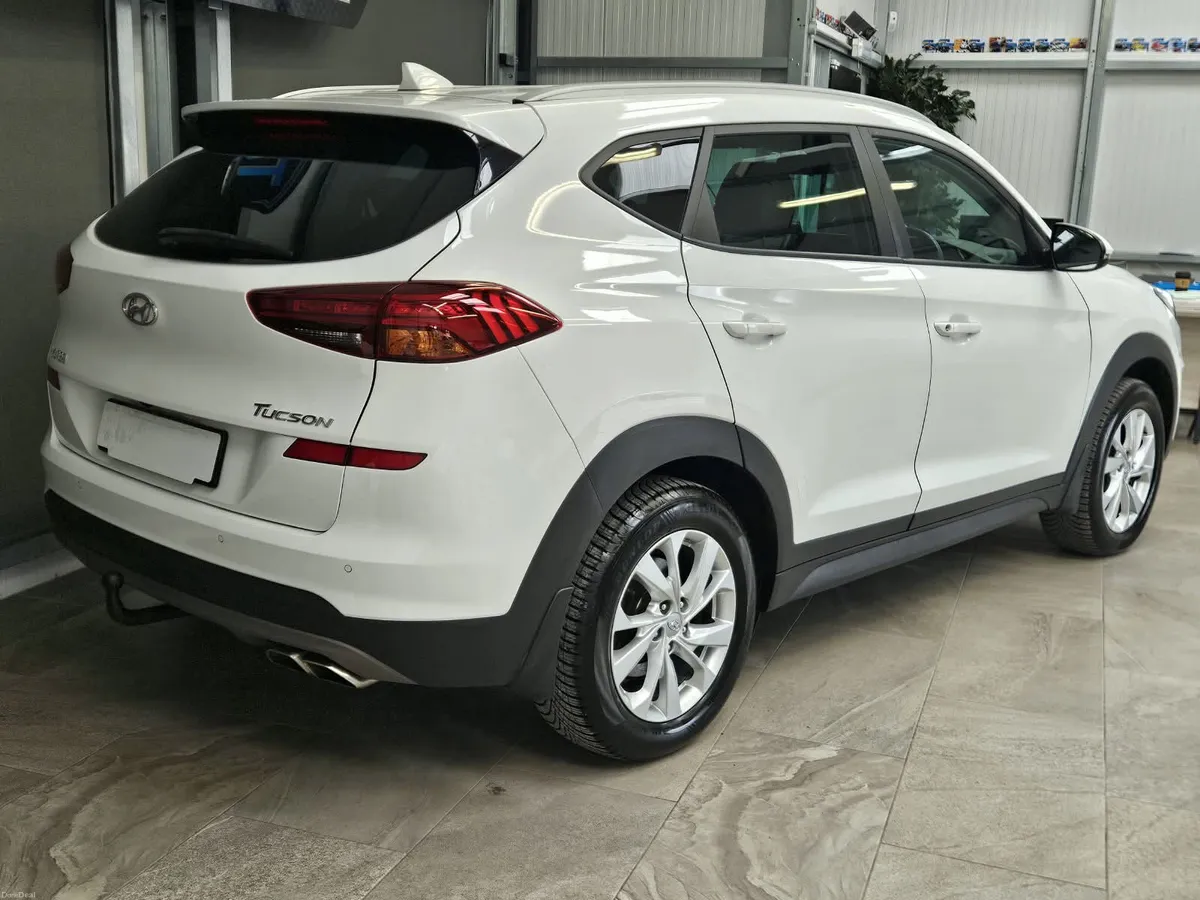 19 HYUNDAIN TUCSON EXECUTIVE 1.7 DIESEL - Image 2