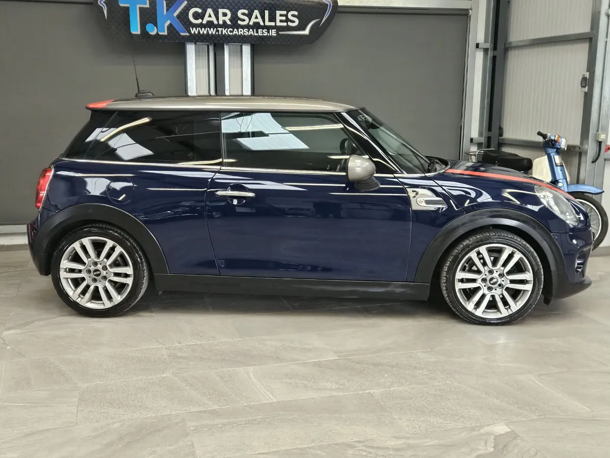 17 MINI COOPER 1.5 DIESEL - Image 2