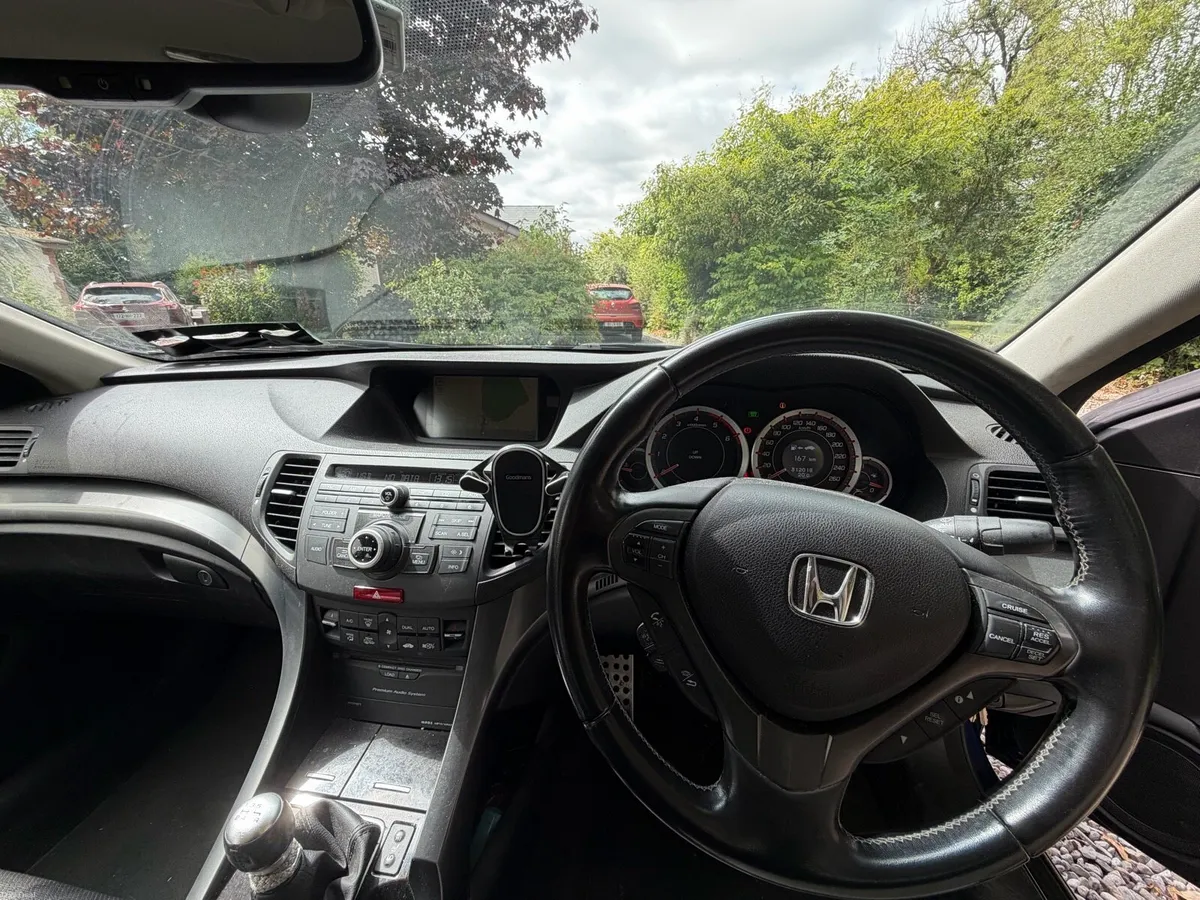 Honda Accord 2013 - one owner from new - Image 5