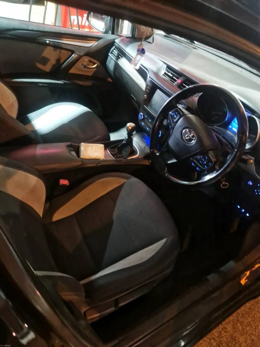 Toyota avensis - Image 5