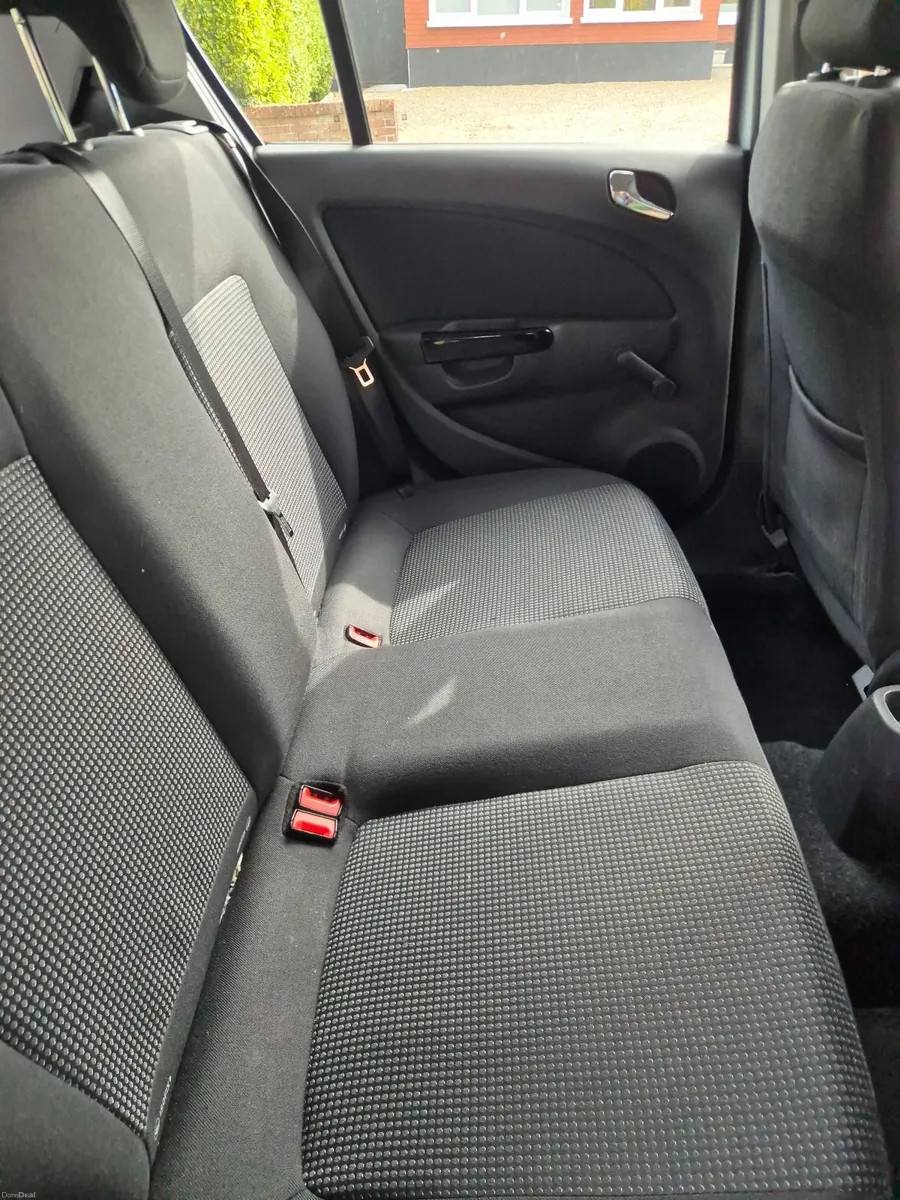 Opel Corsa 2011 - Image 4