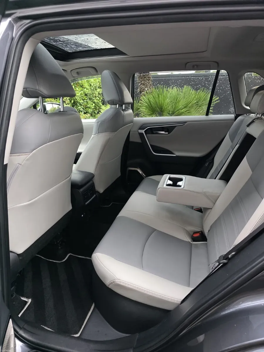 242 Toyota RAV4 Hybrid Platinum Hybrid - 29,325km - Image 4