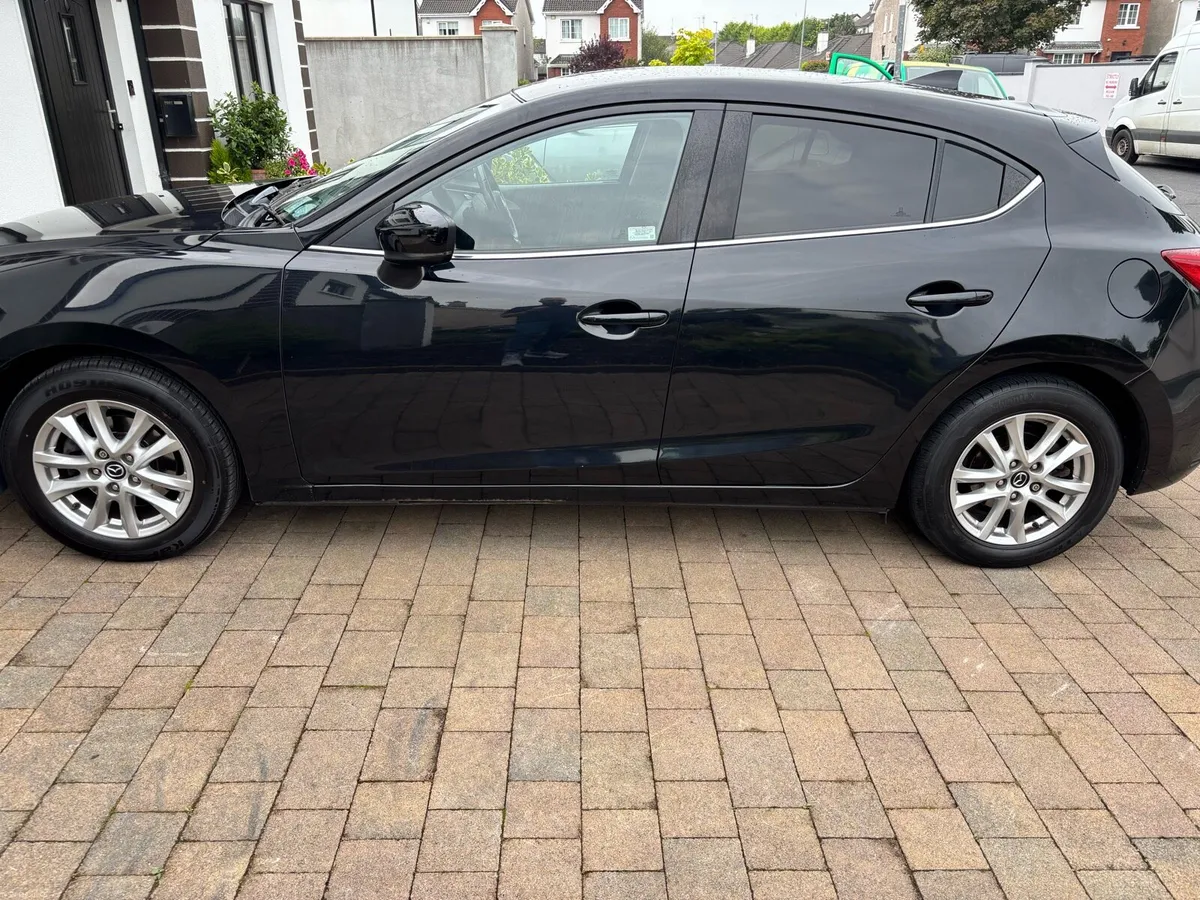Mazda 3 - Image 2