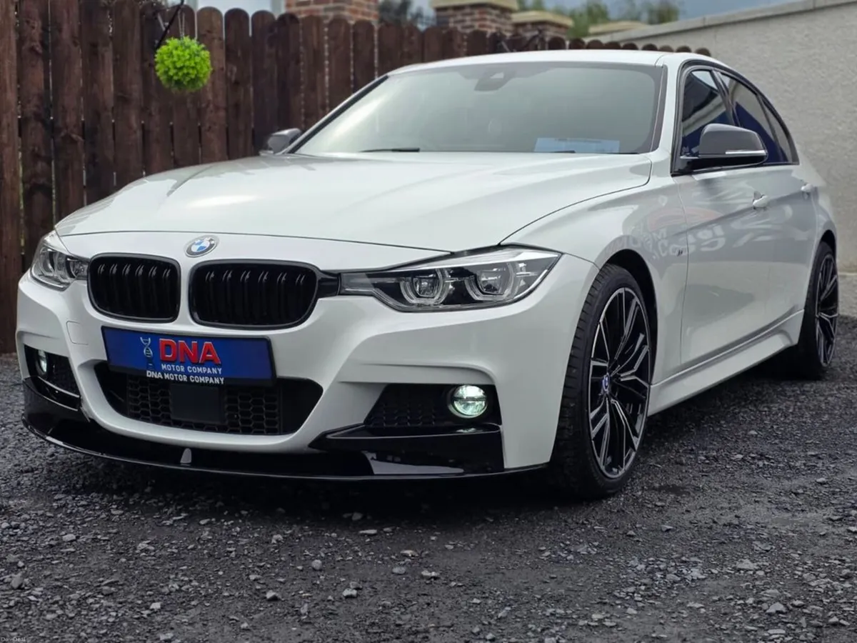 BMW 3-Series 320i MSPORT - LOW KMS - M PERFORMANCE - Image 3