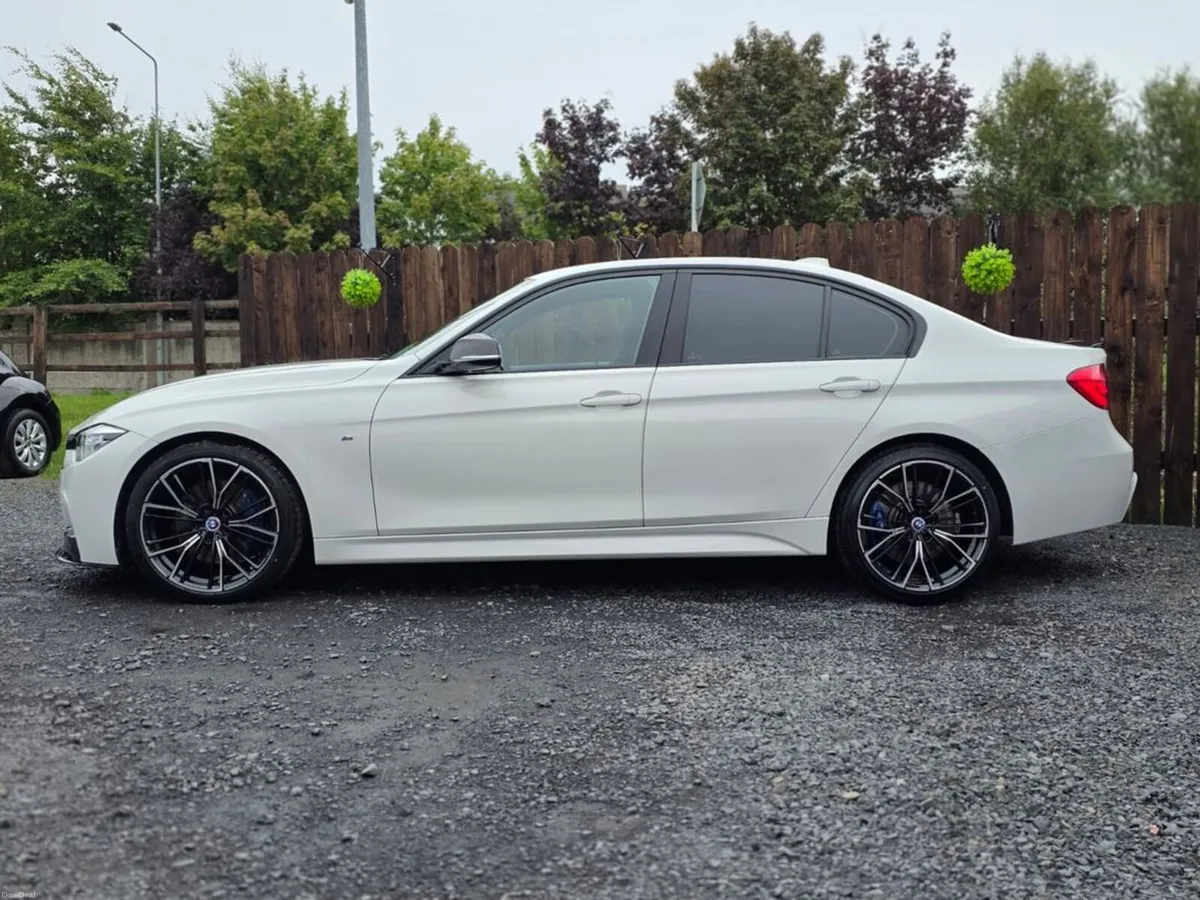 BMW 3-Series 320i MSPORT - LOW KMS - M PERFORMANCE - Image 4
