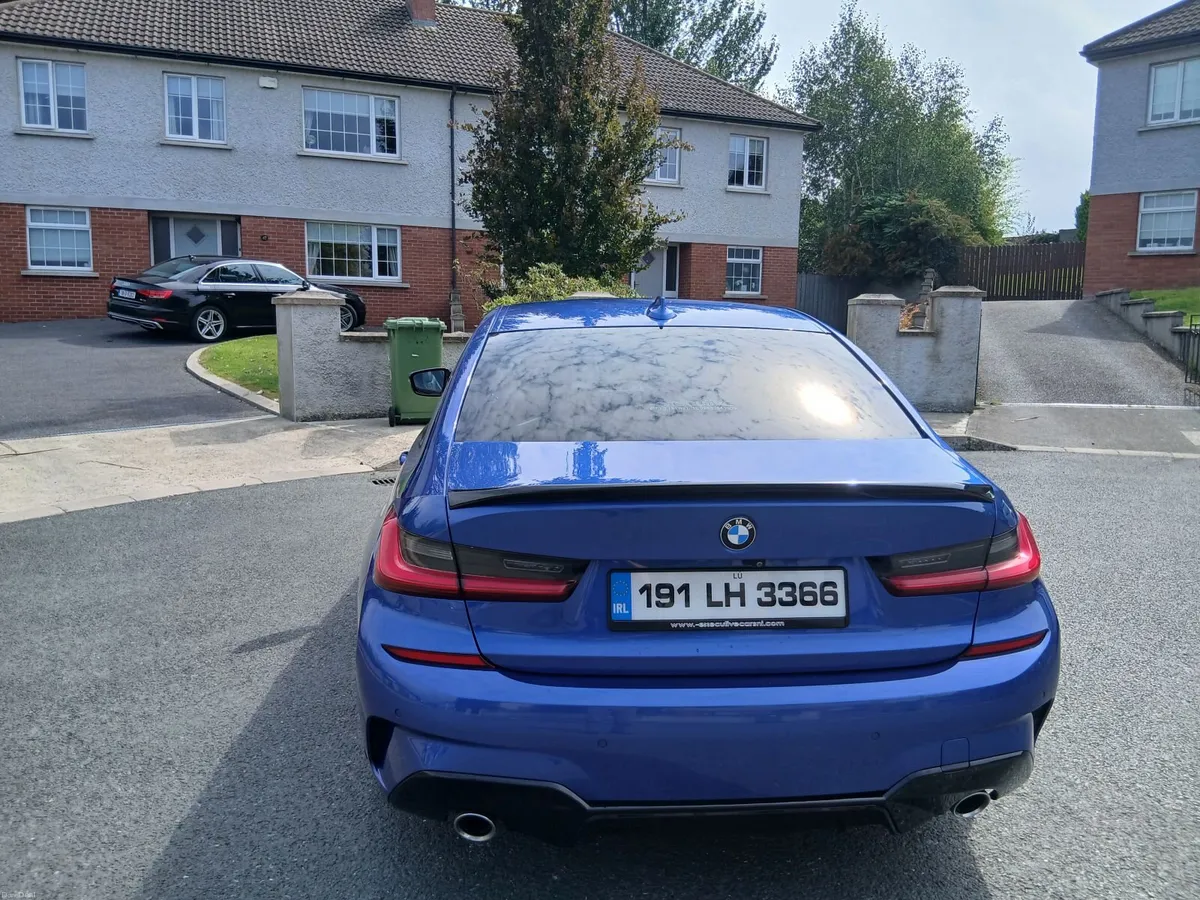 BMW 3-Series 2019 - Image 2