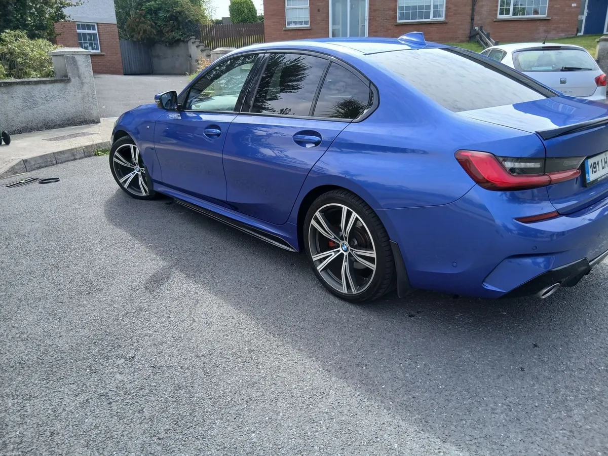 BMW 3-Series 2019 - Image 4