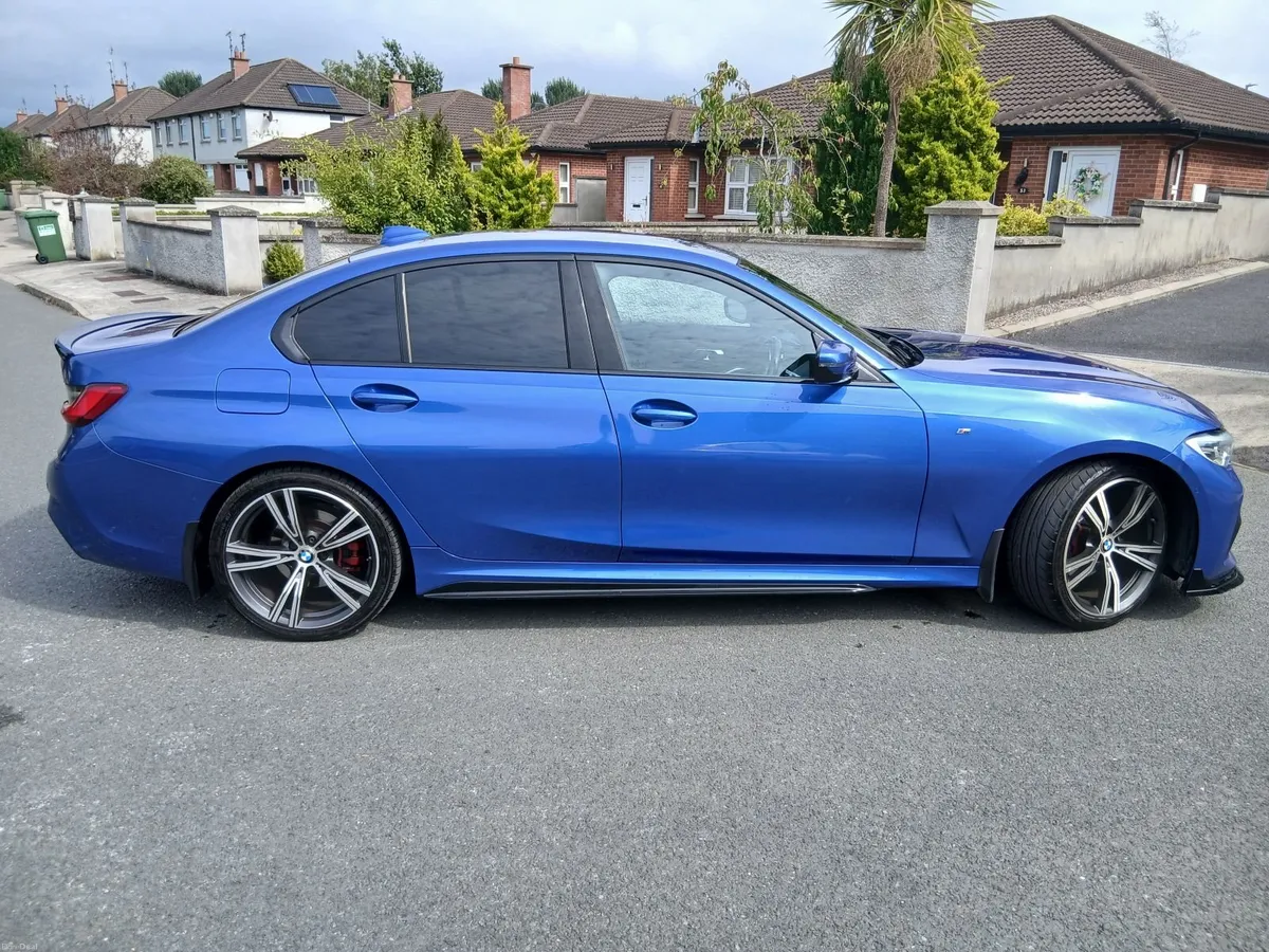 BMW 3-Series 2019 - Image 1
