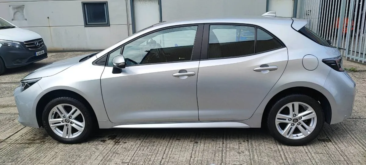 2022 Toyota Corolla 1.8 Hybrid Luna – ONLY 18,000 - Image 3