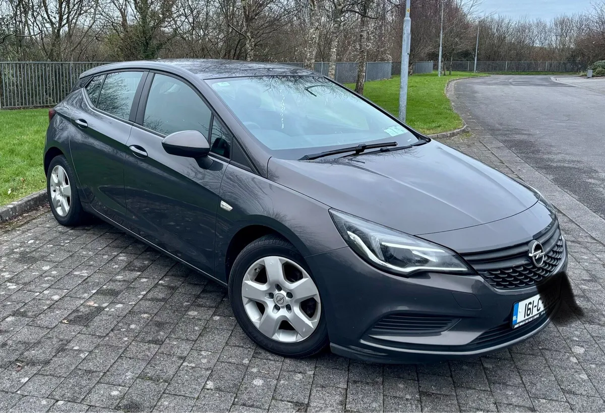 Opel Astra 1.6 CDTI 5 Door - Image 2