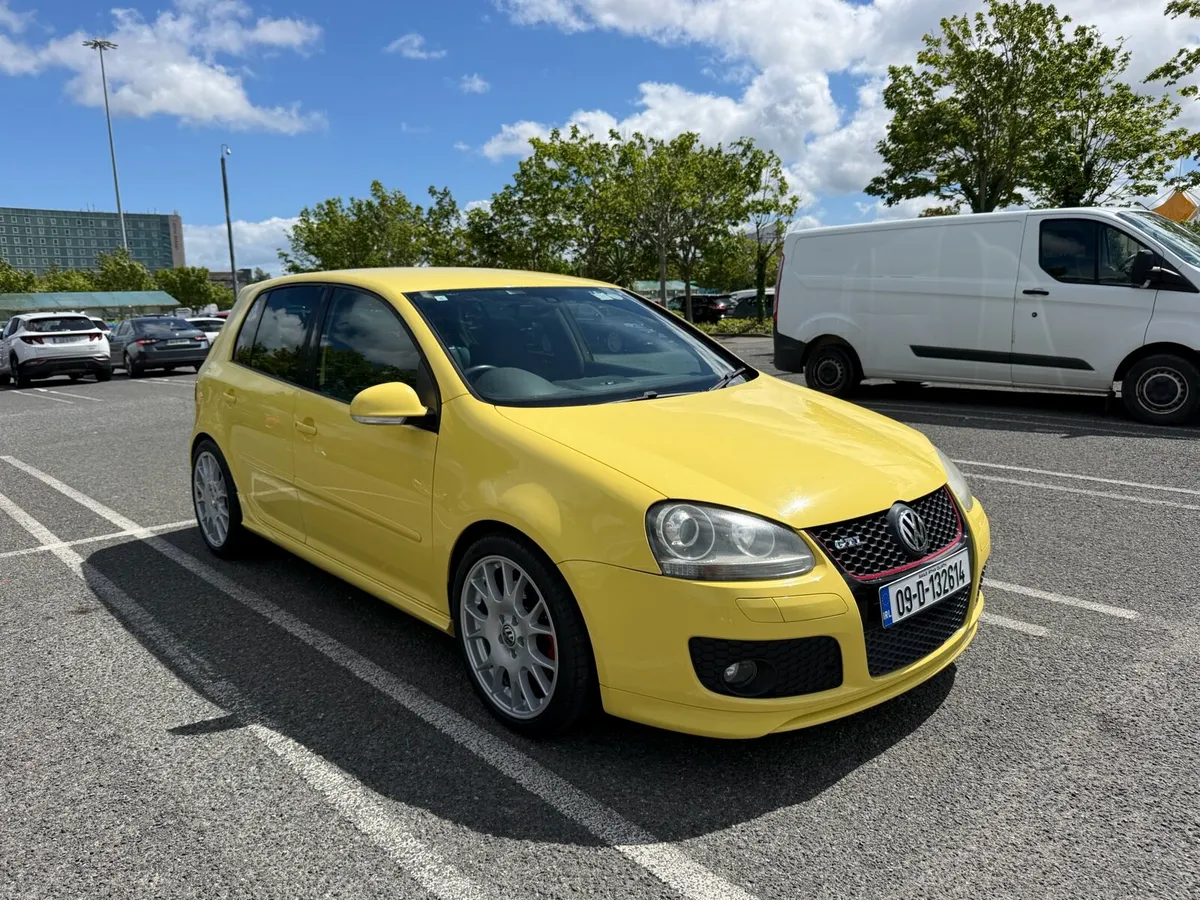 Volkswagen Golf GTI Pirelli Edition - Image 2