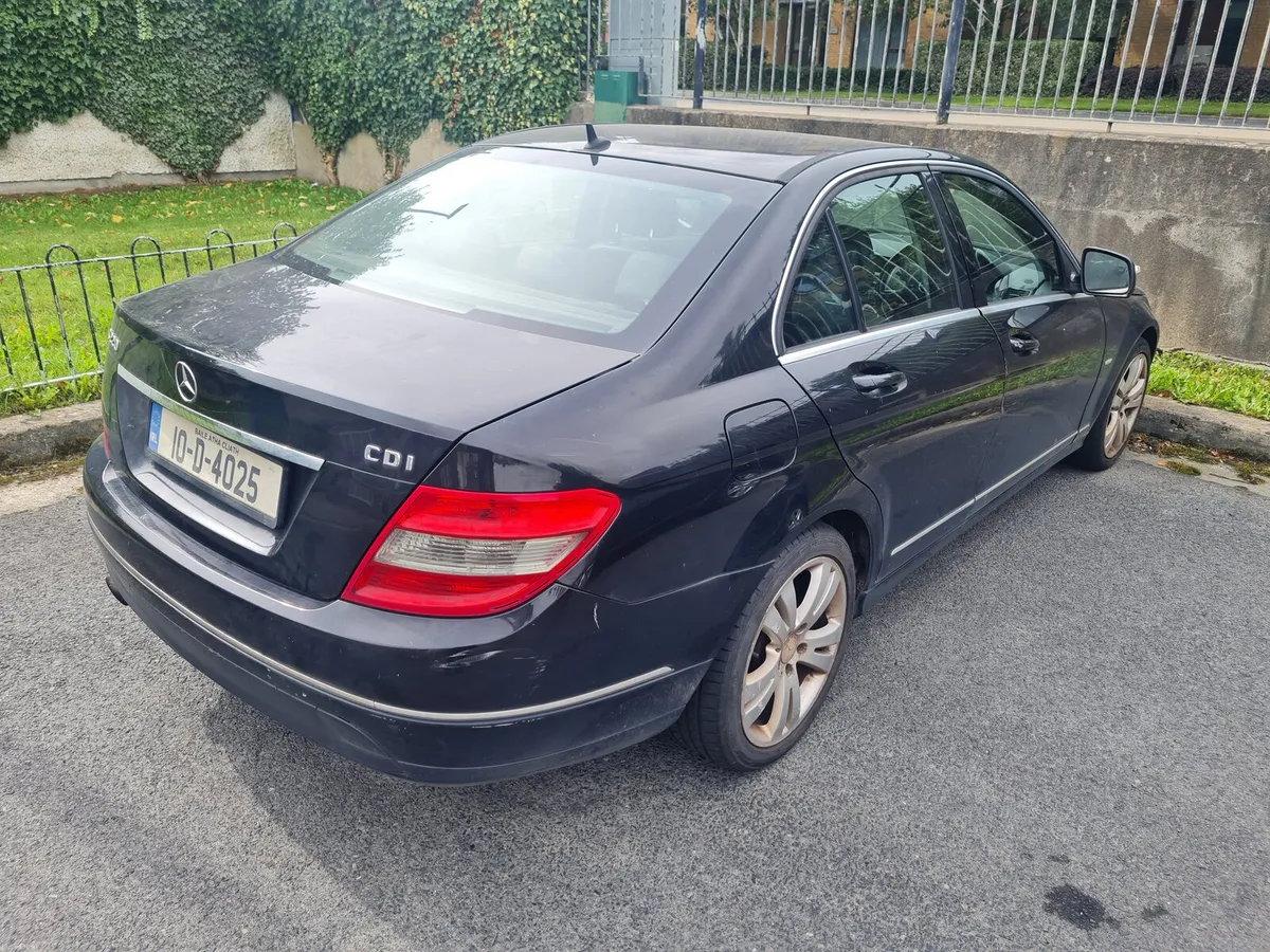 Mercedes-Benz C-Class 2010 - Image 3